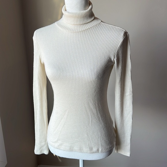 Joe Fresh Turtle Neck - Picture 3 of 11